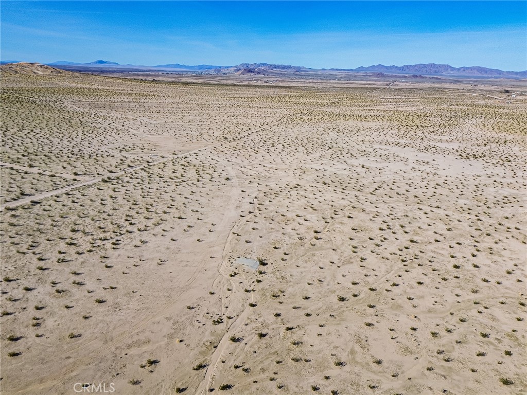 76100 2 Mile Road Twentynine Palms, CA 92277 - Photo 13 of 37 a view of an empty room