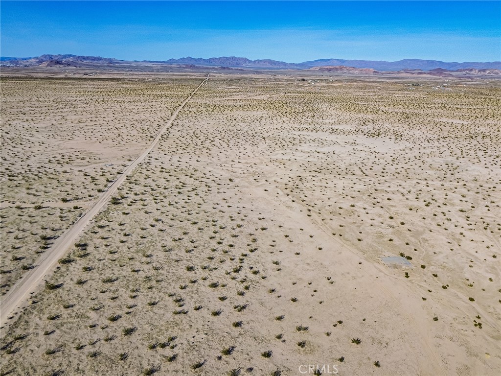 76100 2 Mile Road Twentynine Palms, CA 92277 - Photo 14 of 37 a view of an empty room