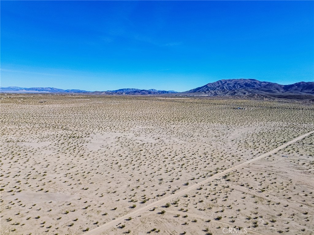 76100 2 Mile Road Twentynine Palms, CA 92277 - Photo 22 of 37 a view of lake and mountain