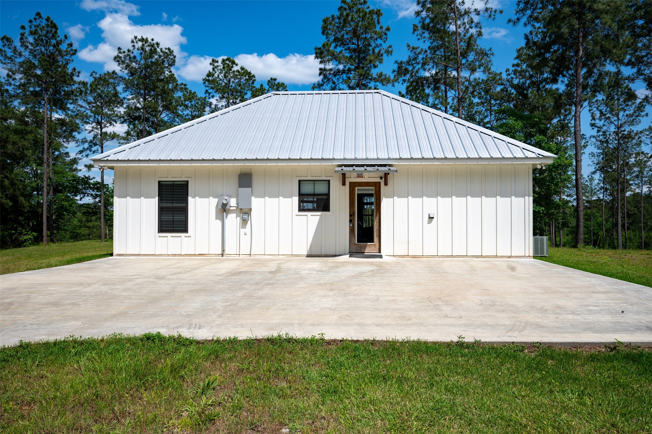 1068 County Road 3200 Colmesneil, TX 75938 - Photo 33 of 43 a front view of a house with a yard and garage