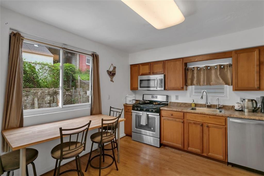 241 Dunseith Street Pittsburgh, PA 15213 - Photo 5 of 23 Gallery Image 5