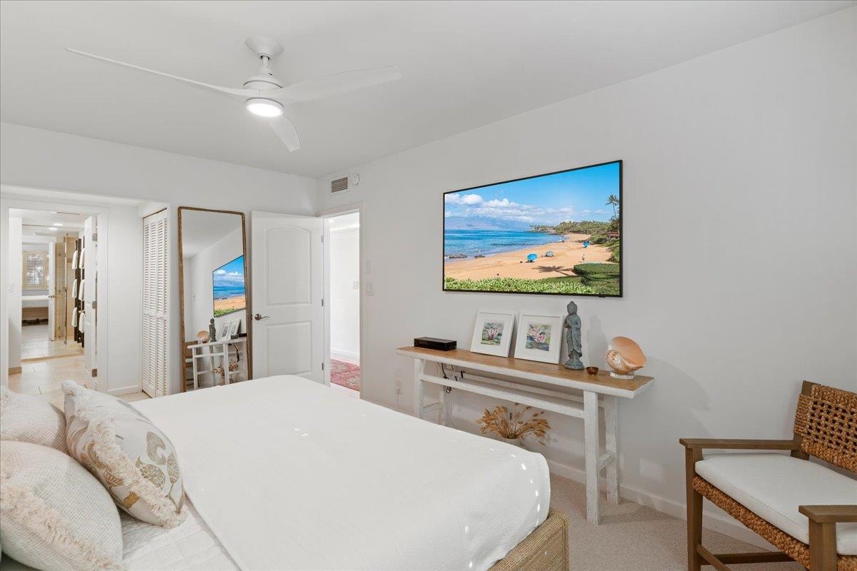 4850 Makena Alanui Road, Unit E205 Kihei, HI 96753 - Photo 23 of 45 a bedroom with a bed and a table in it