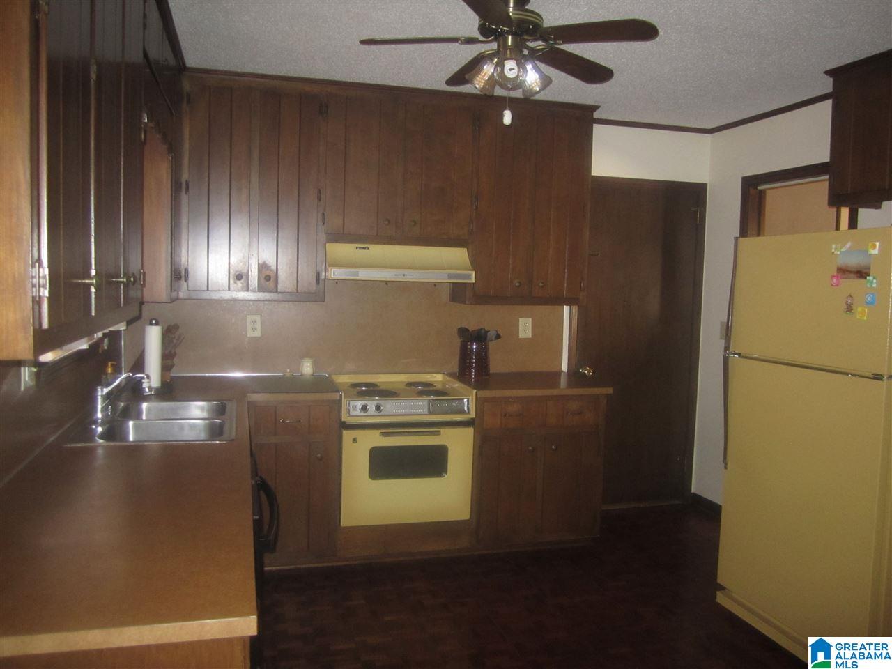 729 Wilderness Road Pelham, AL 35124 - Photo 12 of 32