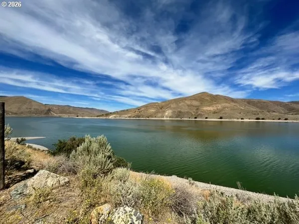 $289,000 | 32214 Snake River Road, Huntington, OR 97907