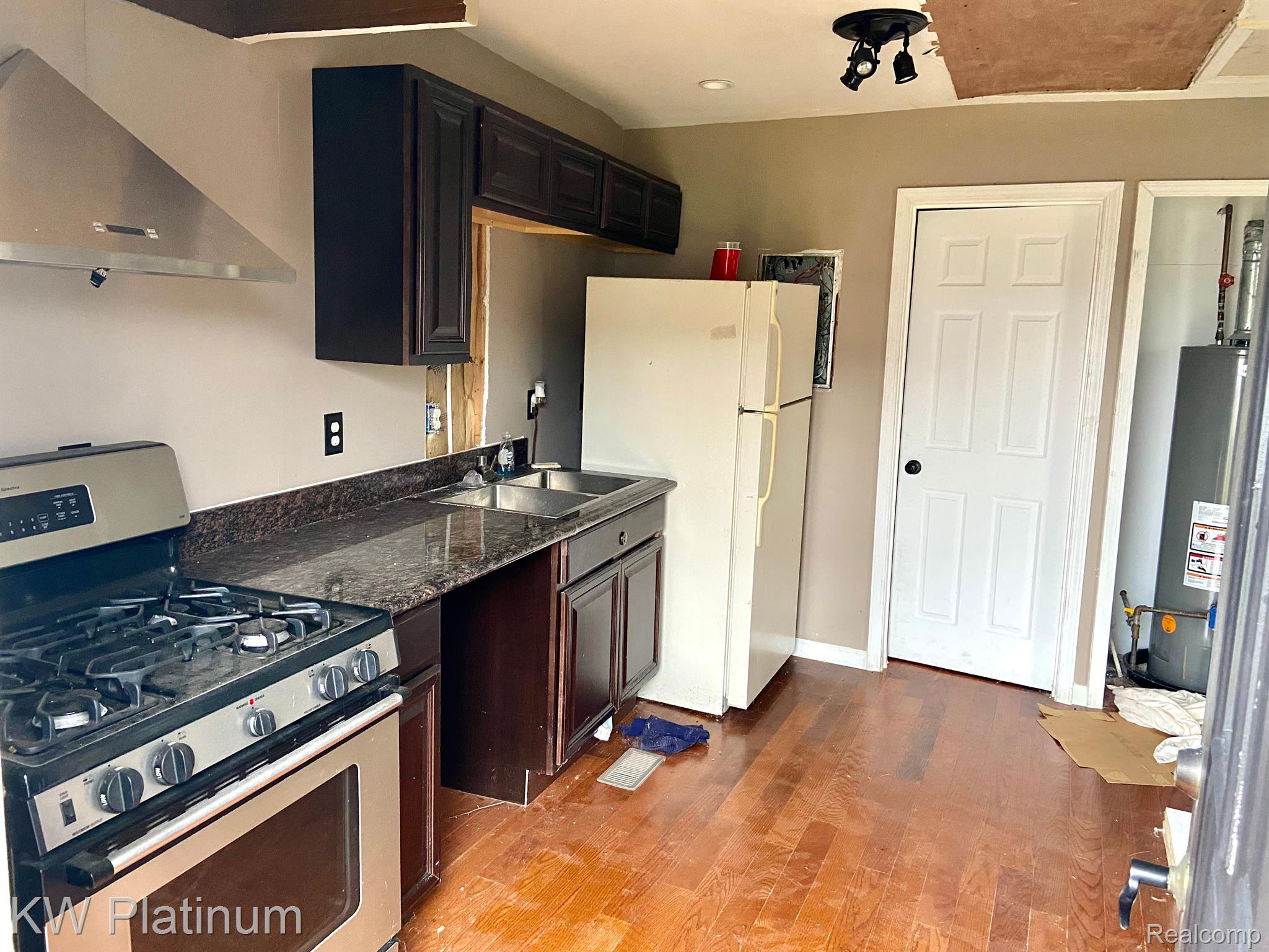 5762 Pointe Tremble Road Algonac, MI 48001 - Photo 5 of 17 Gallery Image 5