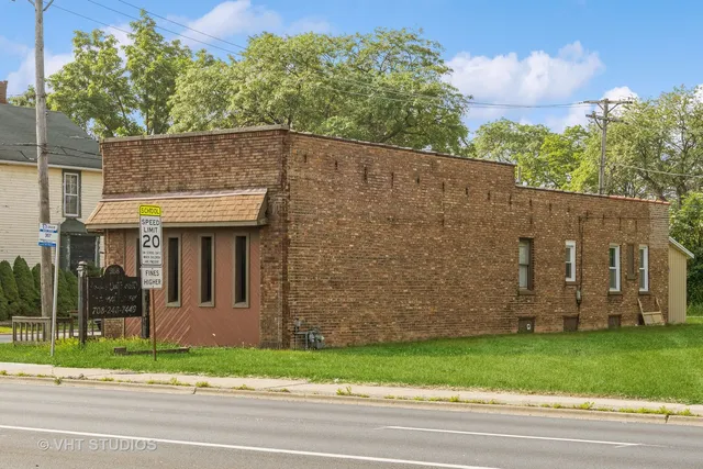 front view of house with a yard