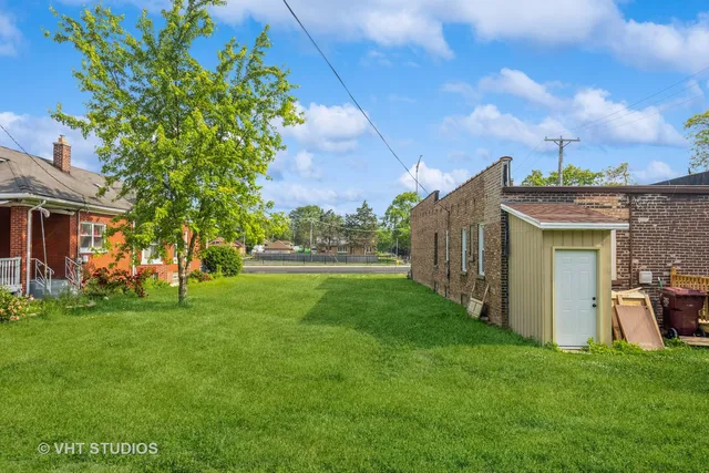 a view of a backyard with large trees