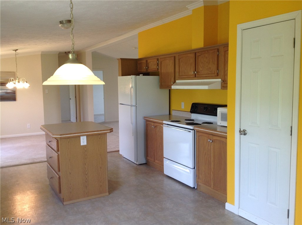 42301 Oak Ridge Road Wellsville, OH 43968 - Photo 8 of 15 Spacious bright kitchen to entertain in!
