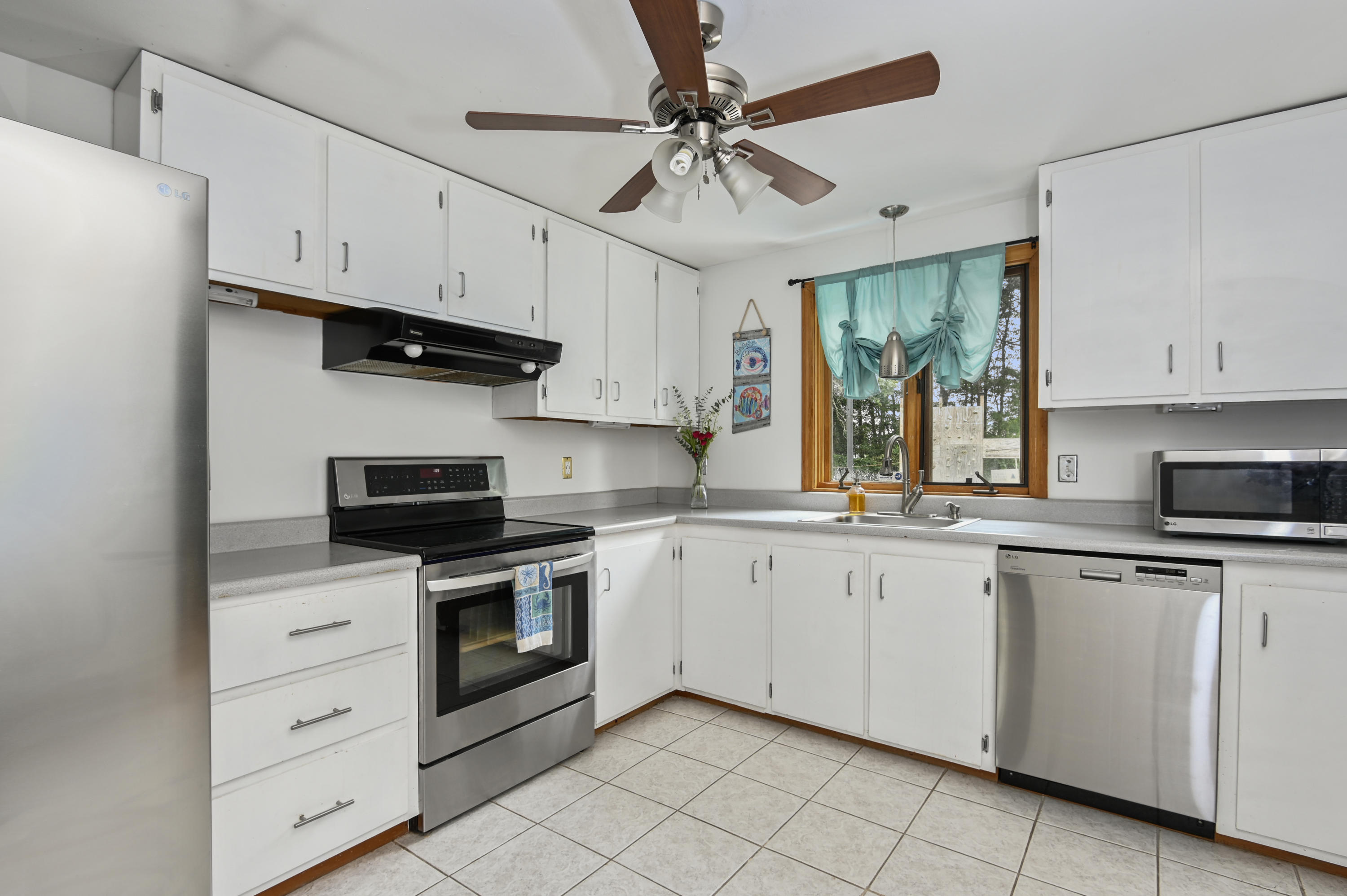 9 High Sachem Road Mashpee, MA 02649 - Photo 4 of 15 7379465