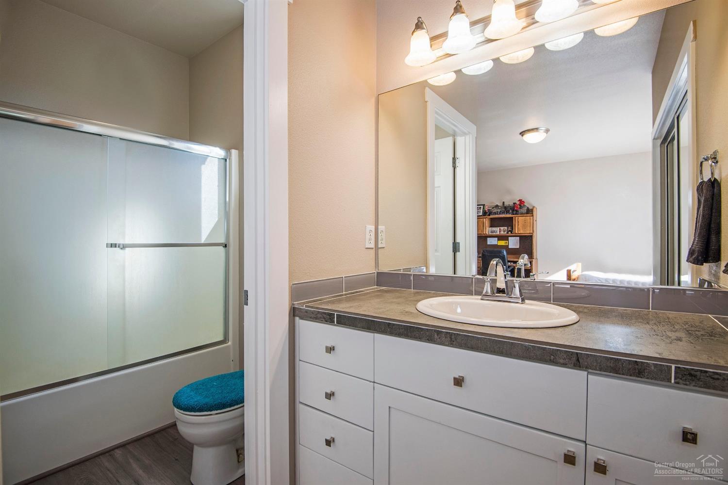 20551 Rolen Avenue Bend, OR 97702 - Photo 11 of 19 Additional Photo