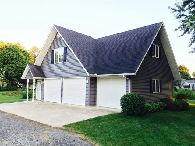 $149,900 | 206 South Cherry Street, Crescent City, IL 60928