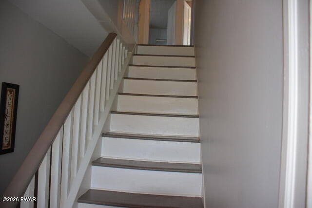 127 Valleyview Road Greentown, PA 18426 - Photo 10 of 66 a view of entryway