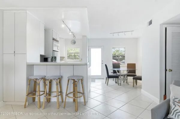 $1,390,000 | 139 Sunrise Avenue, Unit 102, Palm Beach, FL 33480