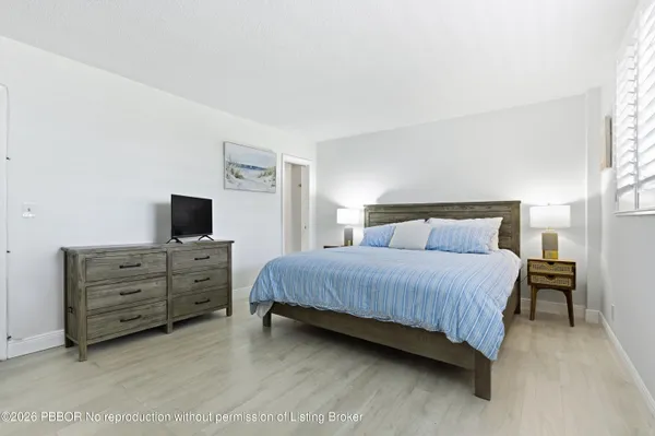 $1,390,000 | 139 Sunrise Avenue, Unit 102, Palm Beach, FL 33480