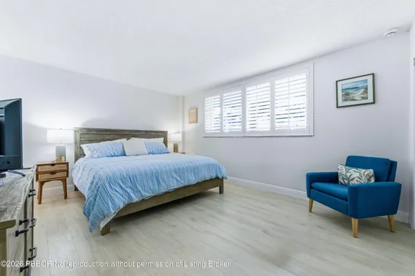$1,390,000 | 139 Sunrise Avenue, Unit 102, Palm Beach, FL 33480