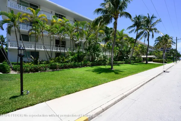 $1,390,000 | 139 Sunrise Avenue, Unit 102, Palm Beach, FL 33480