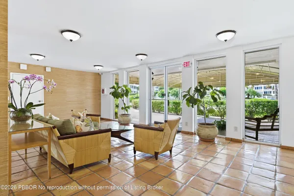 $1,390,000 | 139 Sunrise Avenue, Unit 102, Palm Beach, FL 33480