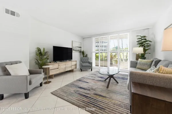 $1,390,000 | 139 Sunrise Avenue, Unit 102, Palm Beach, FL 33480