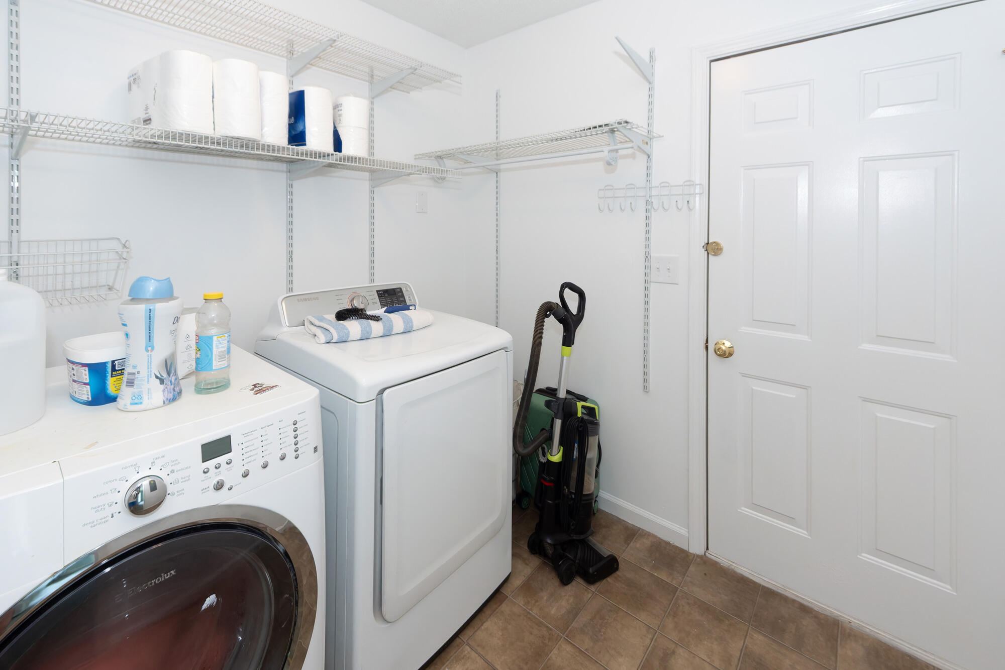 4835 Wilson Road Hollywood, SC 29449 - Photo 42 of 97 Laundry Room