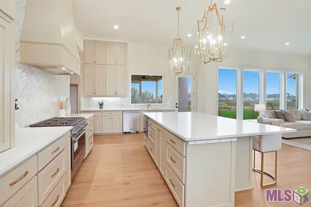 $889,900 | 43294 Collyns Cove, Prairieville, LA 70769