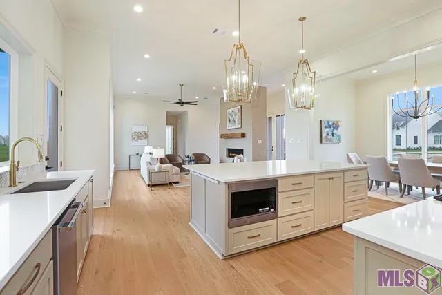 $889,900 | 43294 Collyns Cove, Prairieville, LA 70769