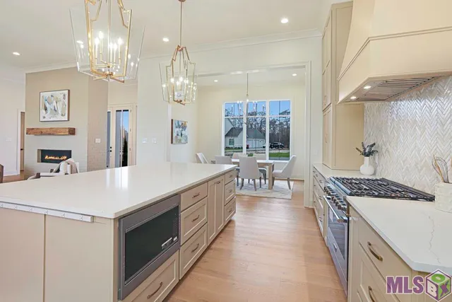 $889,900 | 43294 Collyns Cove, Prairieville, LA 70769