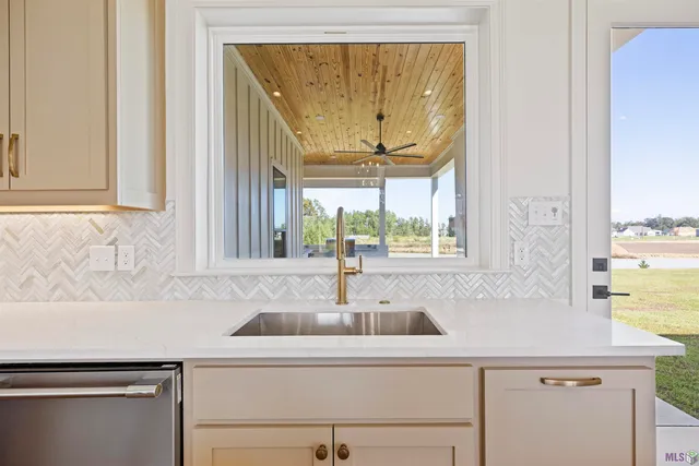 $900,000 | 43294 Collyns Cove, Prairieville, LA 70769