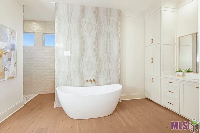 $889,900 | 43294 Collyns Cove, Prairieville, LA 70769