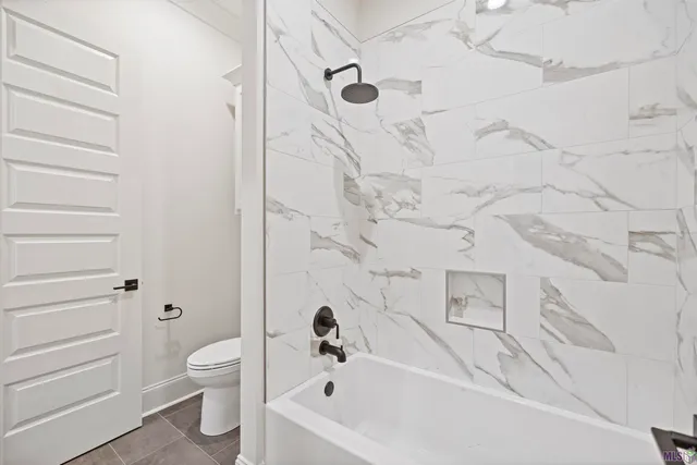 $889,900 | 43294 Collyns Cove, Prairieville, LA 70769