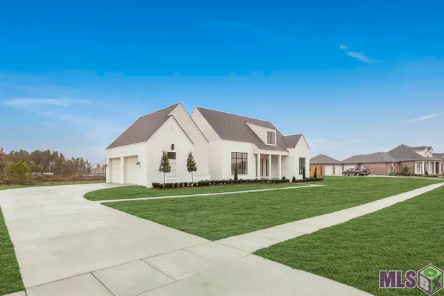 $889,900 | 43294 Collyns Cove, Prairieville, LA 70769