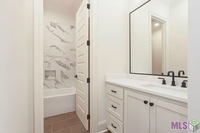 $889,900 | 43294 Collyns Cove, Prairieville, LA 70769