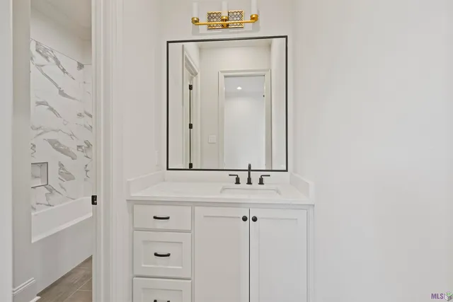 $900,000 | 43294 Collyns Cove, Prairieville, LA 70769