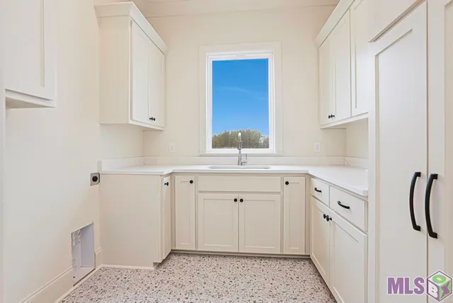 $889,900 | 43294 Collyns Cove, Prairieville, LA 70769