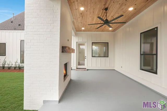 $889,900 | 43294 Collyns Cove, Prairieville, LA 70769