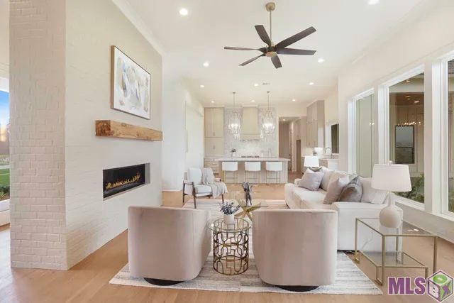 $889,900 | 43294 Collyns Cove, Prairieville, LA 70769