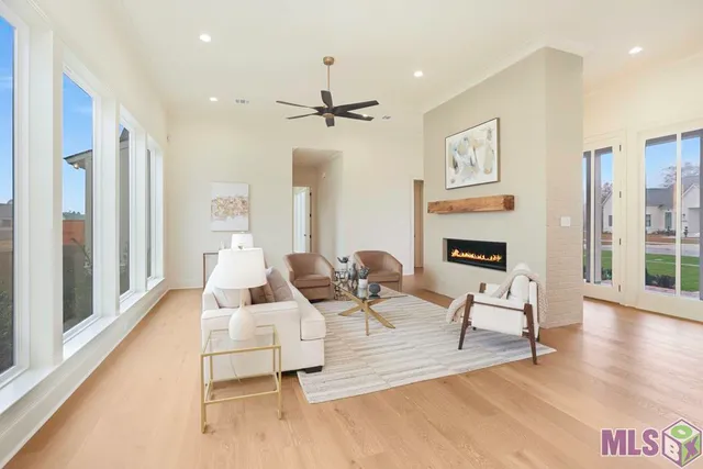 $889,900 | 43294 Collyns Cove, Prairieville, LA 70769