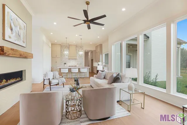 $889,900 | 43294 Collyns Cove, Prairieville, LA 70769