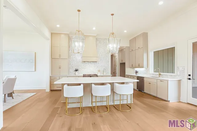 $889,900 | 43294 Collyns Cove, Prairieville, LA 70769