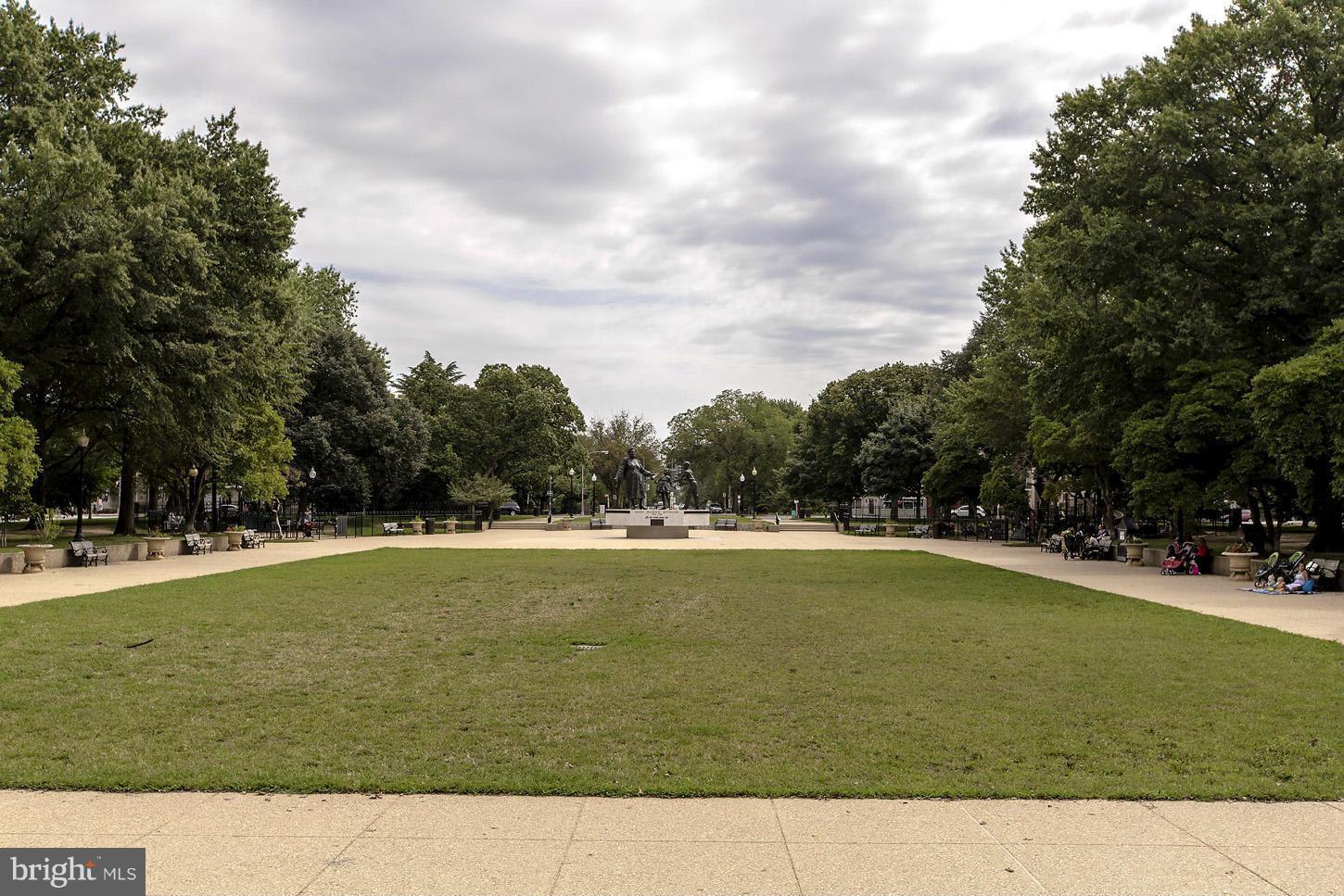 1305 East Capitol Street Southeast, Unit 302 Washington, DC 20003 - Photo 17 of 19 Community