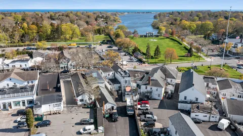 $2,100,000 | 71 Jobs Lane, Southampton, NY 11968