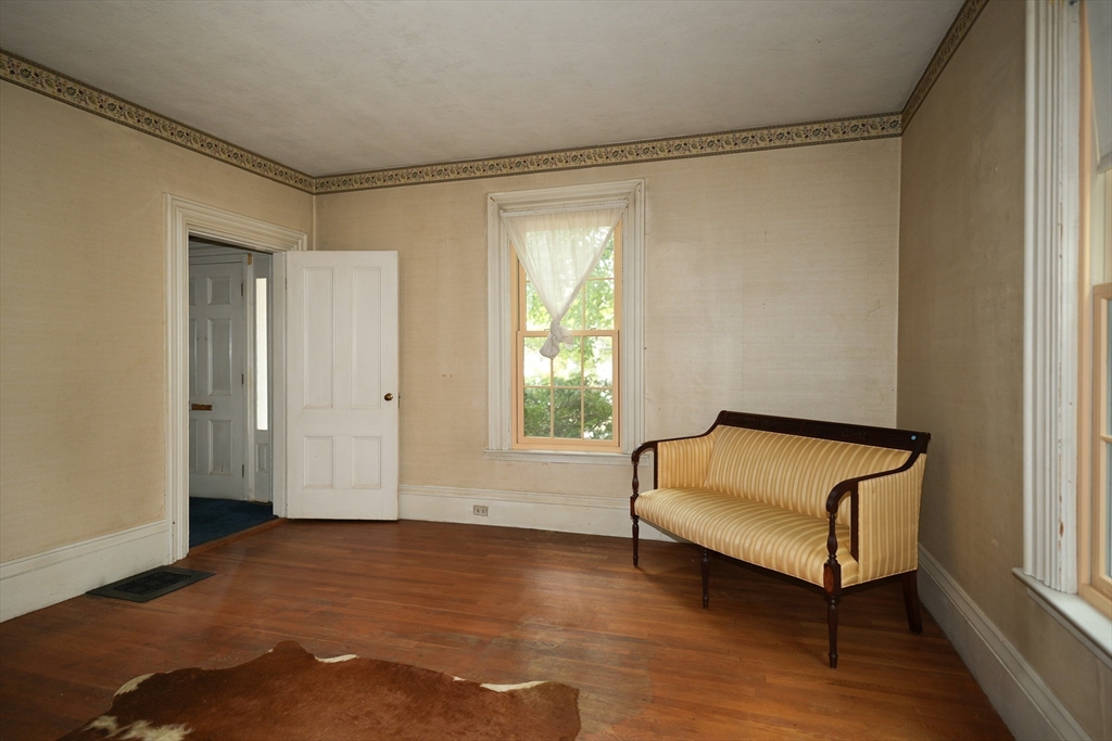 192 Warren Street Waltham, MA 02453 - Photo 6 of 24 Gallery Image 6