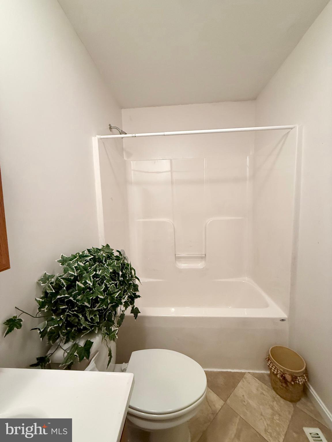 11684 Kensington Way Laurel, DE 19956 - Photo 24 of 43 a bathroom with a sink a toilet and a bathtub