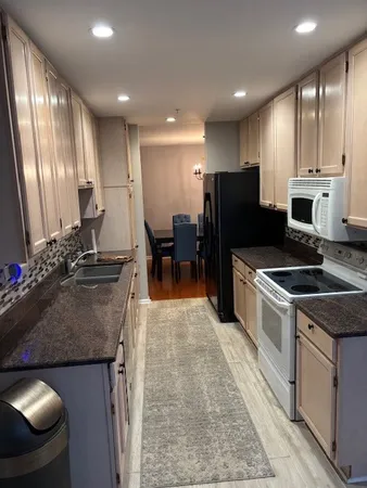 $2,500 | 5S530 Paxton Drive, Unit 1B, Naperville, IL 60563