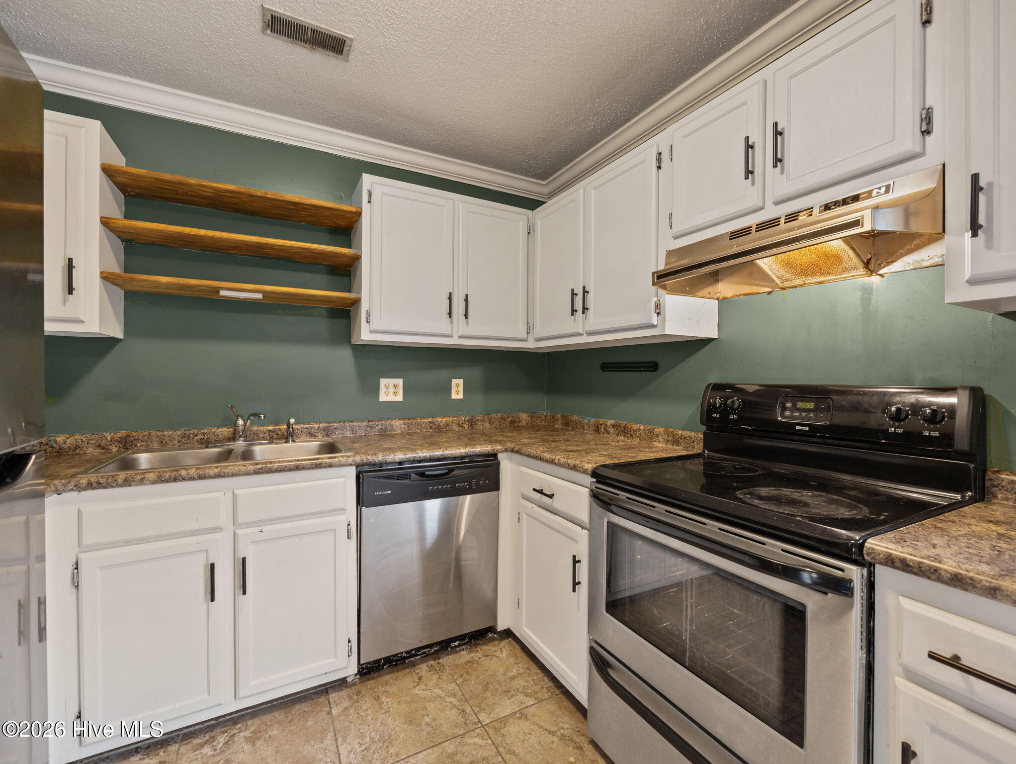 625 Shadowridge Road Jacksonville, NC 28546 - Photo 6 of 19 10-web-or-mls-625 Shadowridge Rd. 19