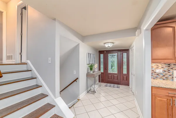 $3,200 | 21-w021 Marlborough Lane, Lombard, IL 60148