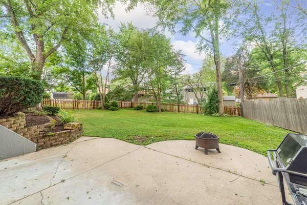 $3,200 | 21-w021 Marlborough Lane, Lombard, IL 60148