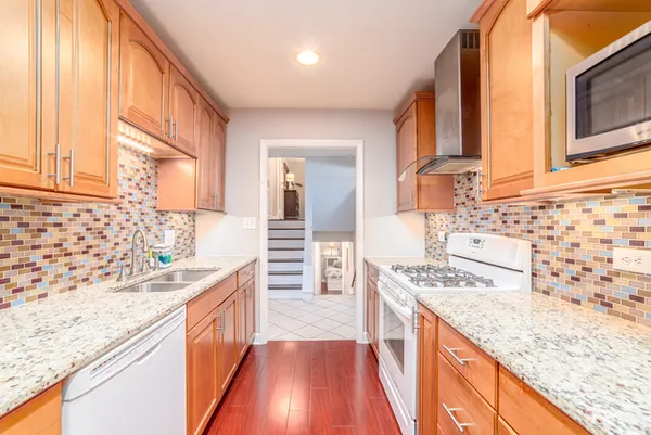 $3,200 | 21-w021 Marlborough Lane, Lombard, IL 60148