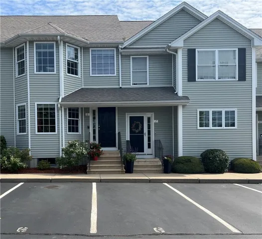 $359,900 | 660 Cottage Street, Unit 6, Pawtucket, RI 02861