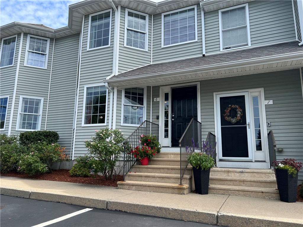 660 Cottage Street, Unit 6 Pawtucket, RI 02861 - Photo 2 of 32