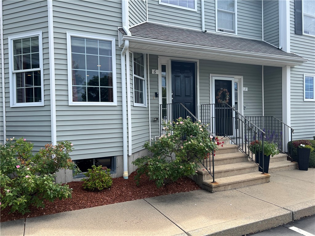 660 Cottage Street, Unit 6 Pawtucket, RI 02861 - Photo 3 of 32